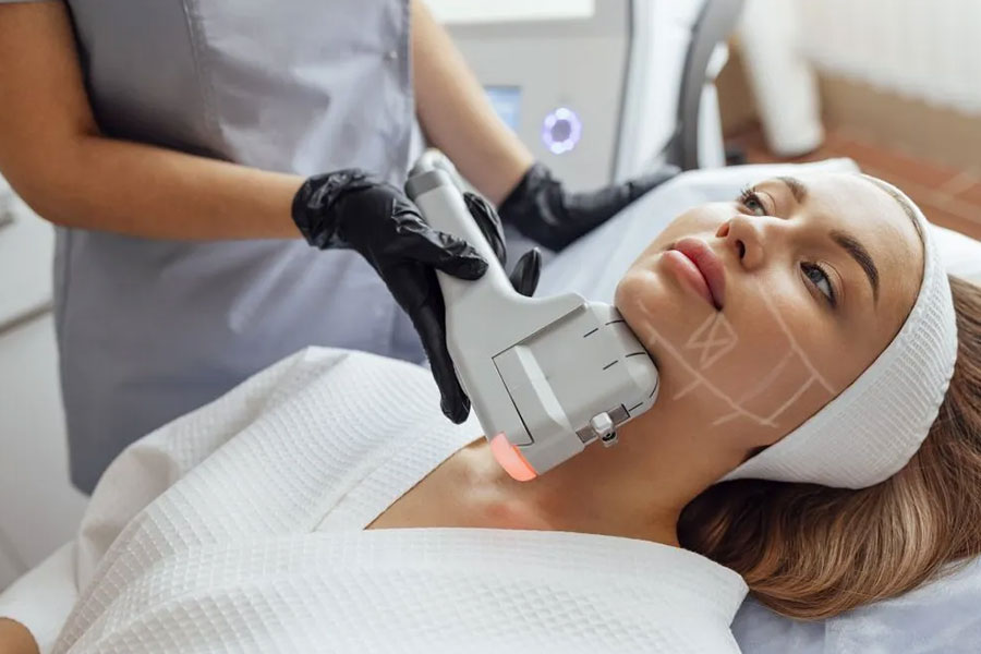 هزینه و بازده؛ بررسی اقتصادی تفاوت هایفو با بوتاکس و فیلر